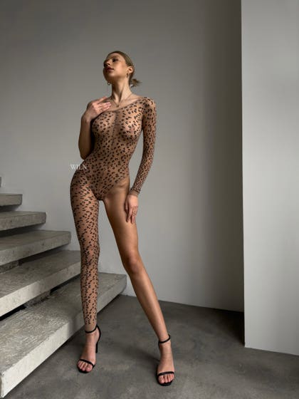 Feline – nudefarget body med gepardmønster
