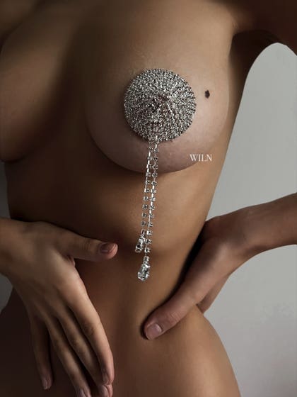 Diamante – sølvfargede brystdekker med dusk
